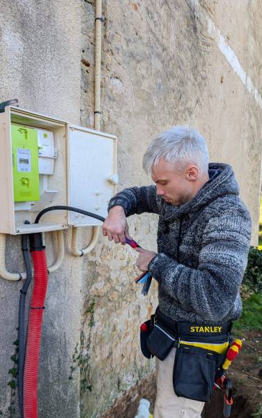 Mathieu, ingénieur logiciel reconverti artisan électricien, fondateur de L'artisan 2.0 et créateur de Lumo